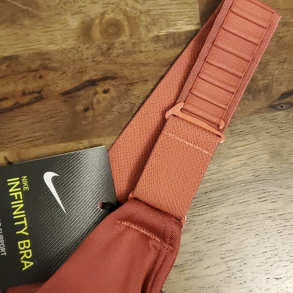 Nike Infinity sports bra NWT szXS [486] - Picture 4 of 8